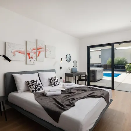 Vila Old Olive Iv By Interhome *
