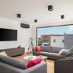 Old Olive Iv By Interhome וודניאן