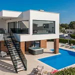 Old Olive Iv By Interhome וודניאן