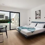 Old Olive Iv By Interhome * וודניאן