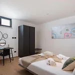 Old Olive Iv By Interhome וודניאן