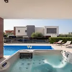 Old Olive Iv By Interhome וילה