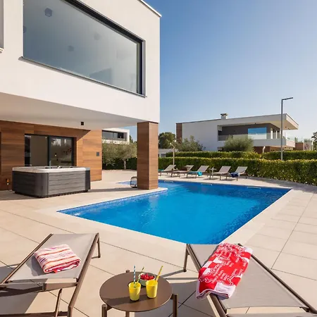 Old Olive Iv By Interhome *